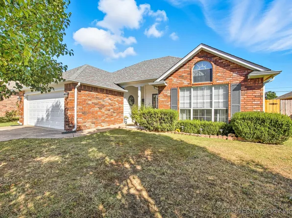 1112 S Marina Dr, Oologah, OK 74053