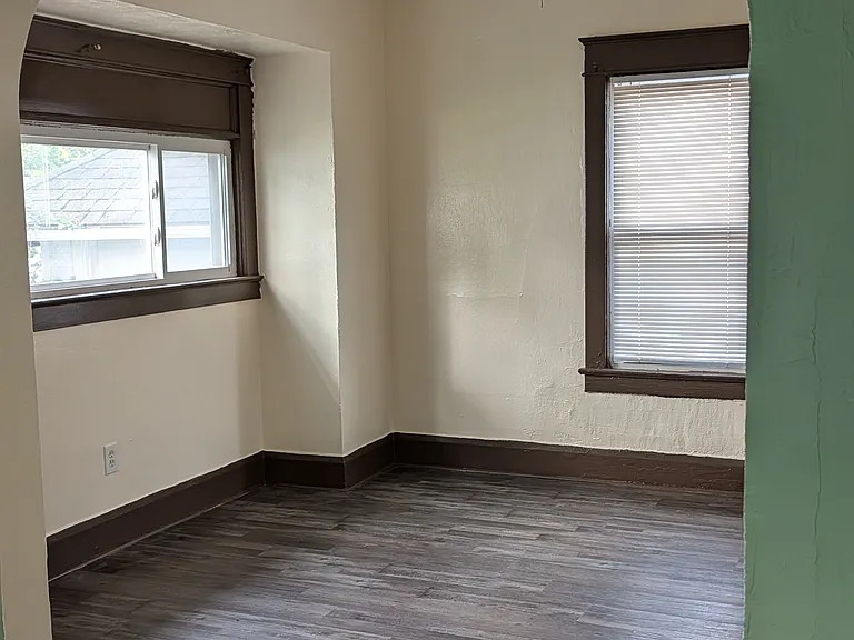 526 Ogden Ave — Photo 12