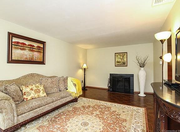 5th image of 40 Stevens Pl