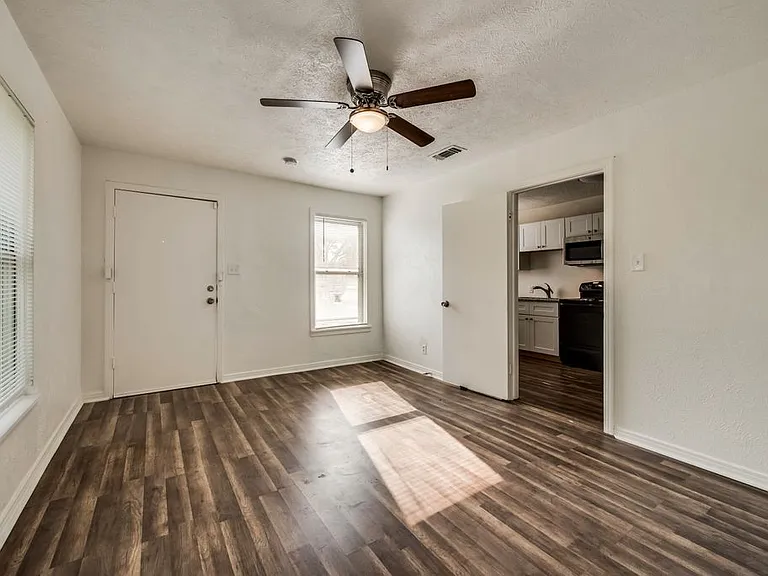 3540 Burton Ave #B — Photo 5