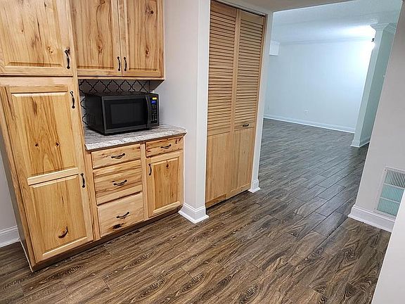 5th image of 3808 Laramie Pl APT B