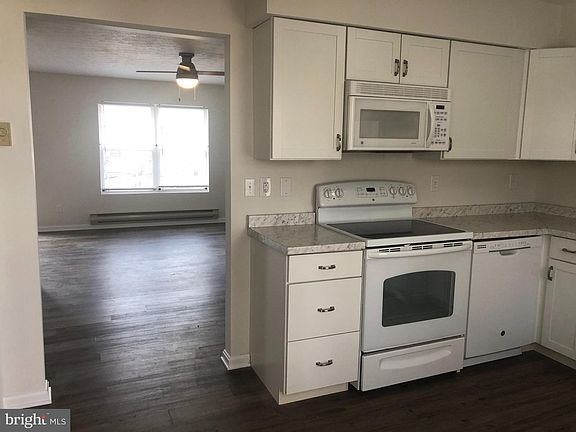 3rd image of 2908 Sorrell Ct