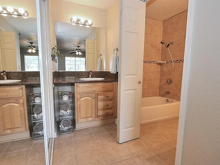 11150 Trinity River Dr — Photo 17