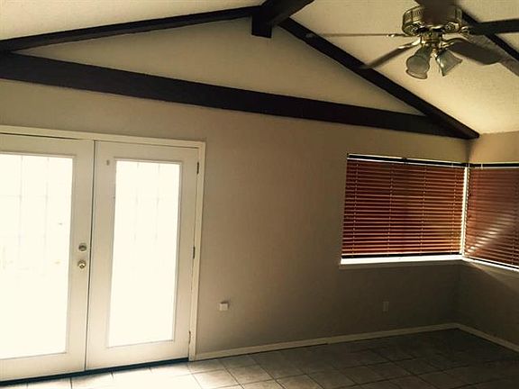 2nd image of 622 Cranbrook Park