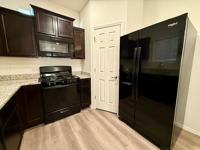 267 San Clemente Ave NW — Photo 7
