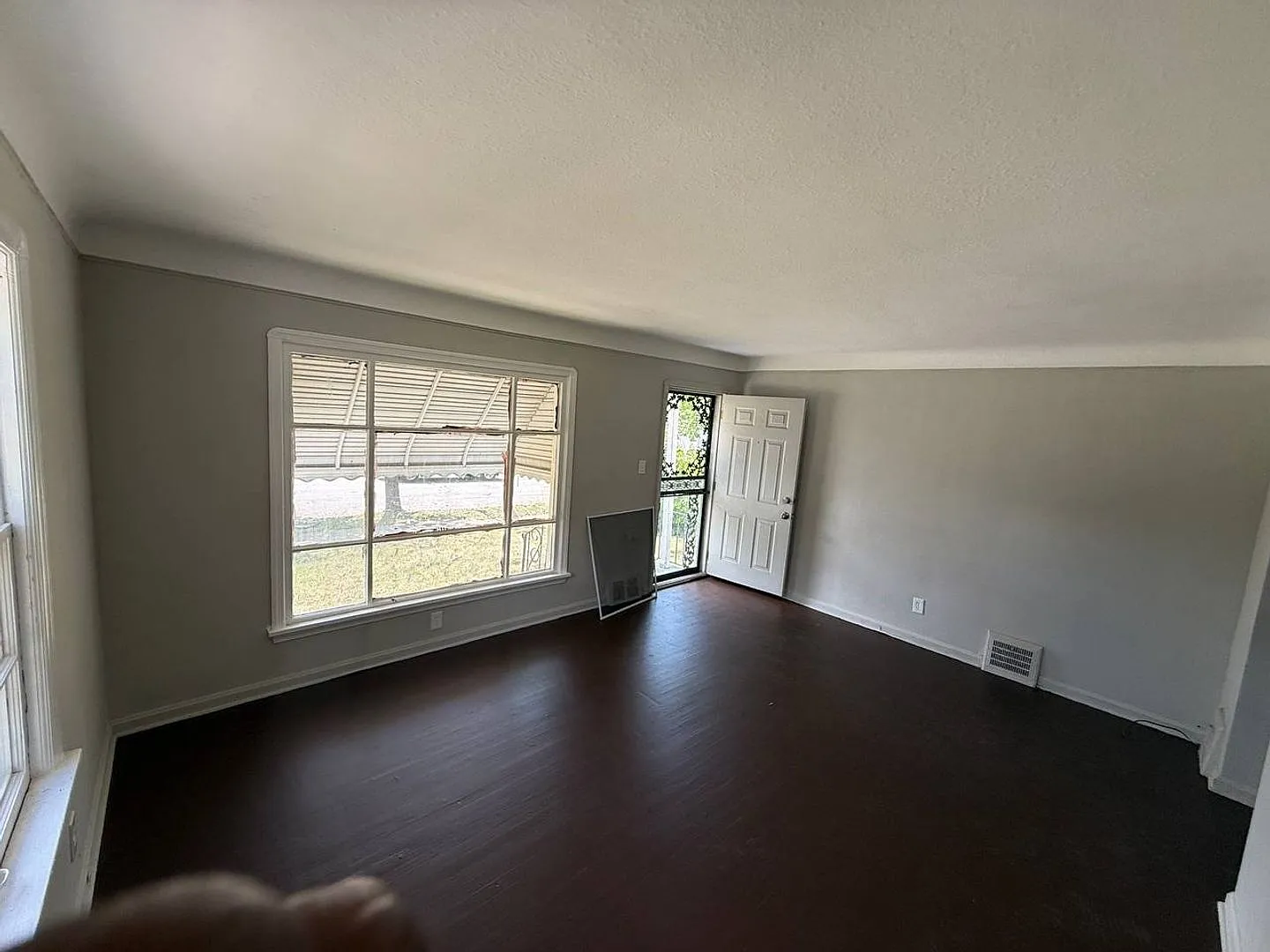 3-Bedroom Cozy Colonial House — Photo 2