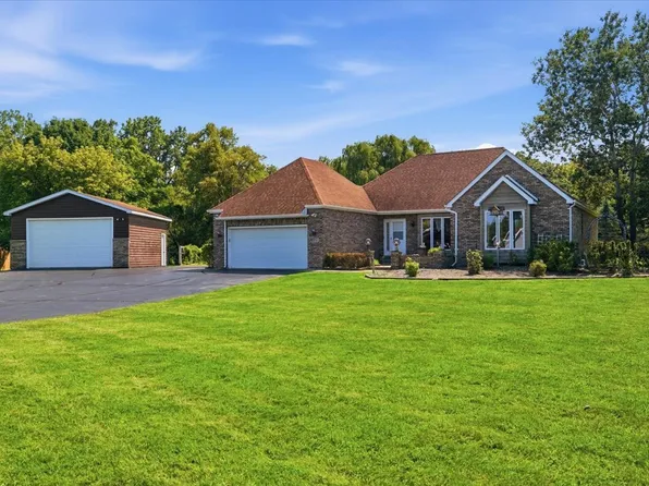 10351 W Prairie Ln, Beach Park, IL 60087