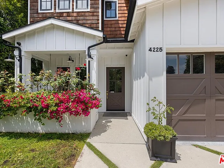 4225 Alcove Ave — Photo 3