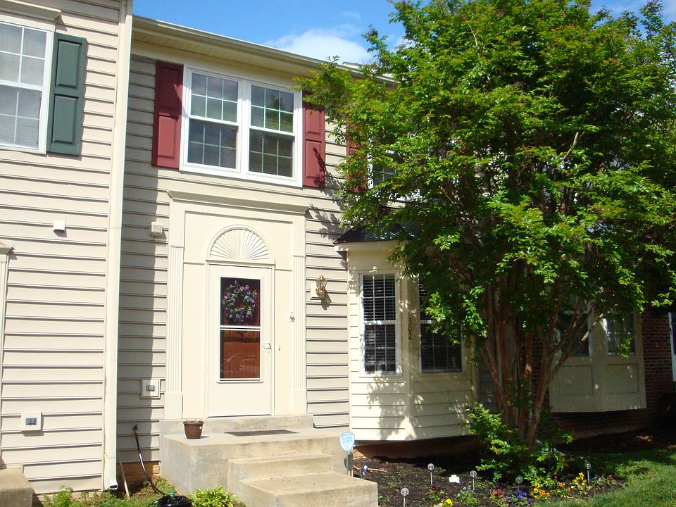 1st image of 302 Park Brook Ct