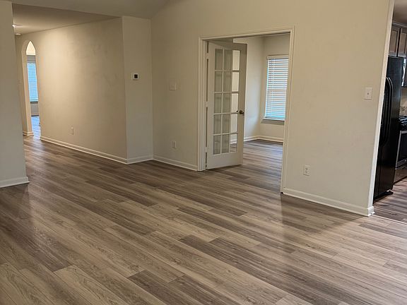 3rd image of 3010 McCoy Rd