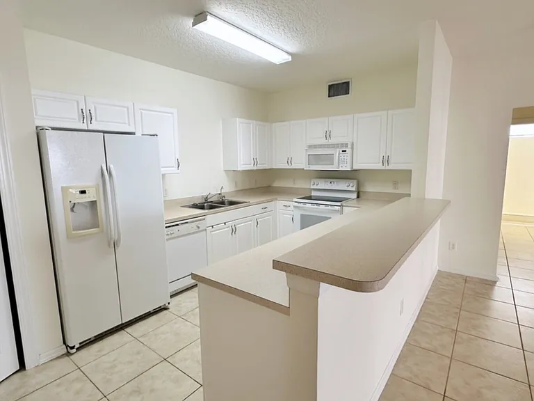 1075 Hancock Creek South Blvd #102 — Photo 4