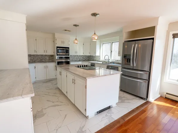 363 Blackstrap Rd, Falmouth, ME 04105