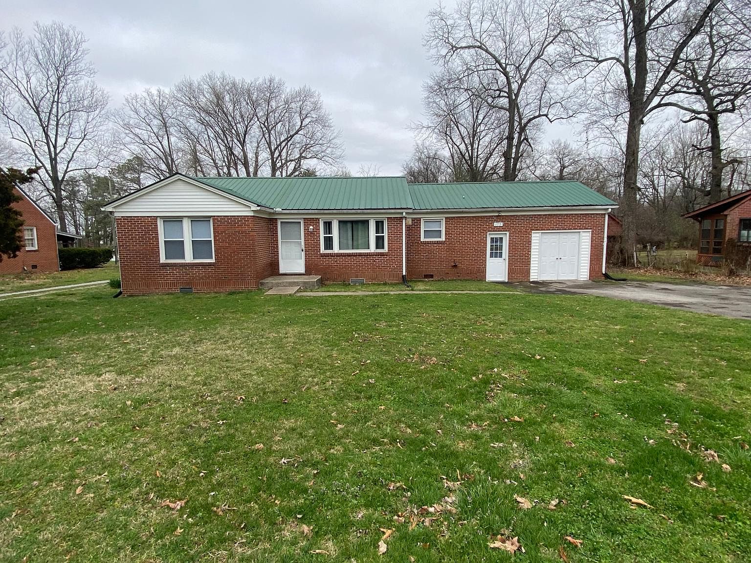 173 Rossview Rd, Clarksville, TN 37043 | Zillow