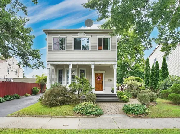 112 Narragansett Blvd, Chicopee, MA 01013