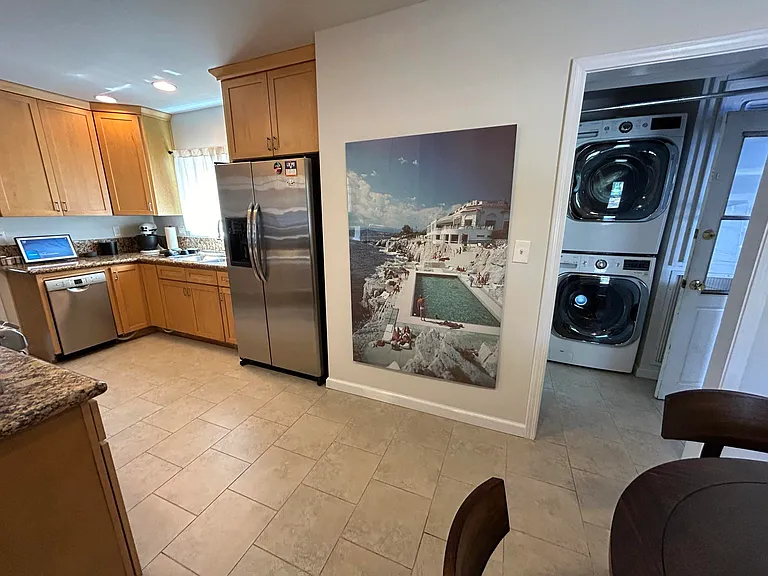 2335 Linden Ave — Photo 3