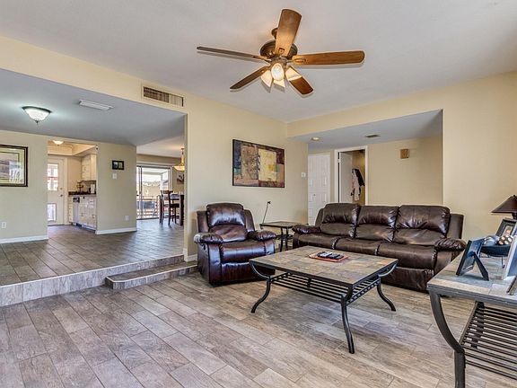 5th image of 709 E Bell De Mar Dr