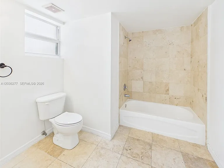 425 NE 30th St #404 — Photo 19