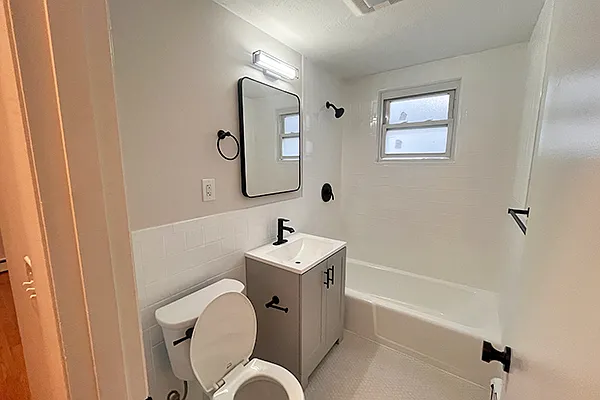 150 Brown St #2R — Photo 4