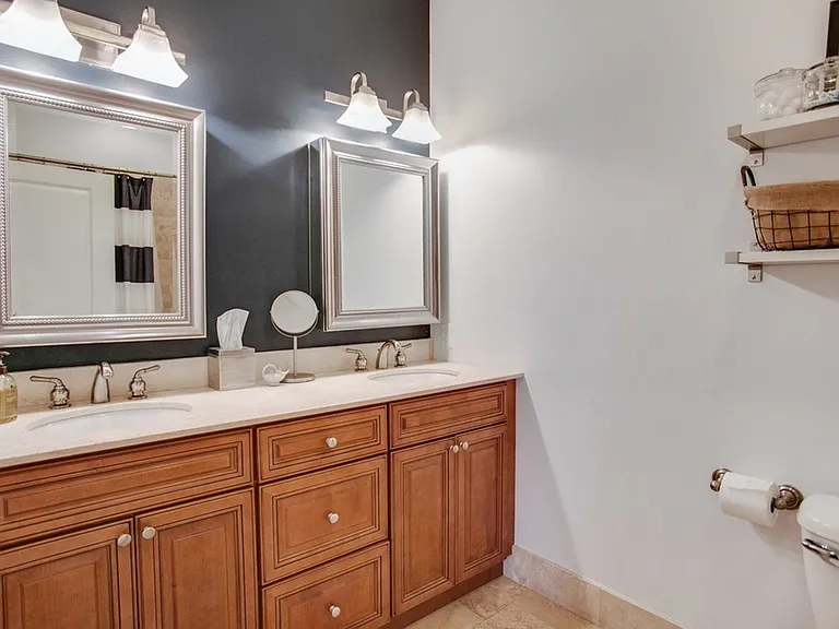 703 E 4th St #3 — Photo 9