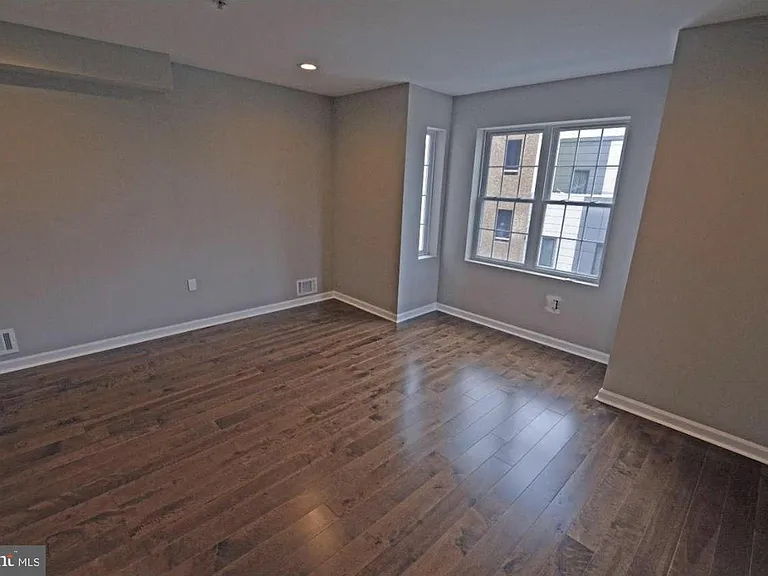 1338 S 18th St — Photo 16