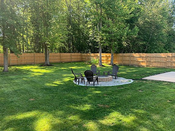 3rd image of 40 Celia Ln Unit 11