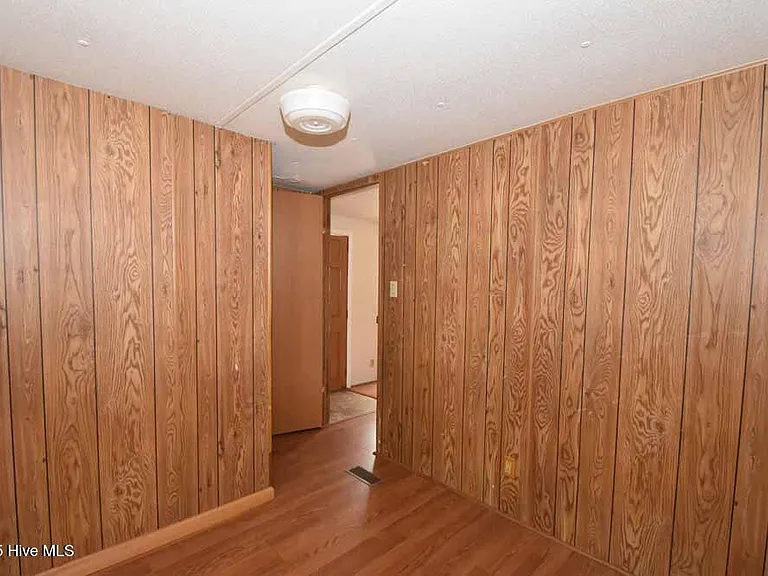 1411 Diamond Ln — Photo 9