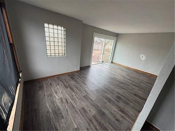 4th image of 216 5th Ave S