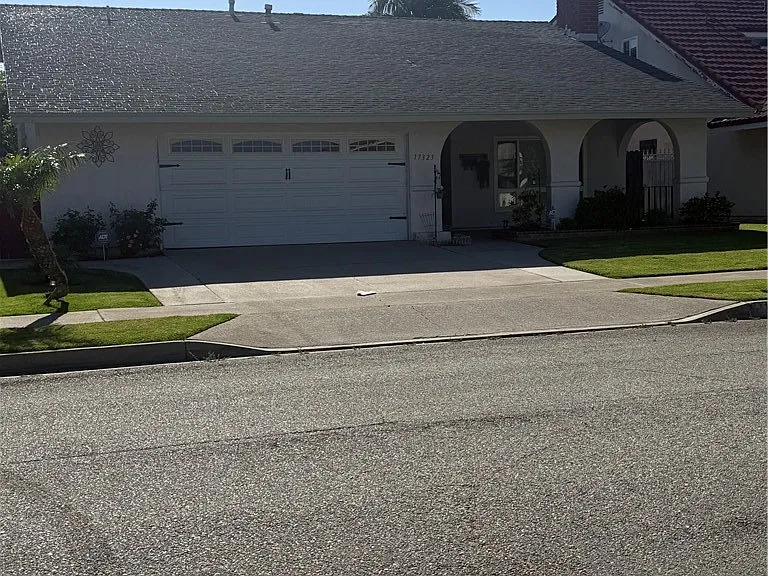 17323 Grayland Ave — Photo 1