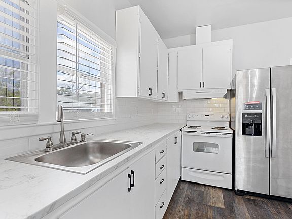 2nd image of 4030 Broadway