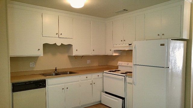 2nd image of 449 Kingswood Dr