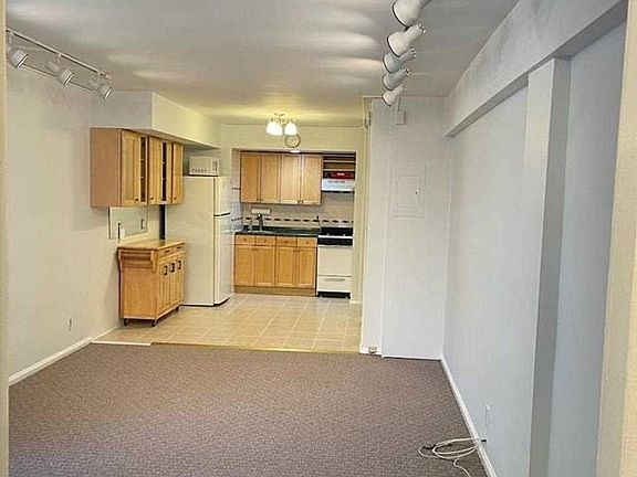 5th image of 421 Park Pl APT 3D