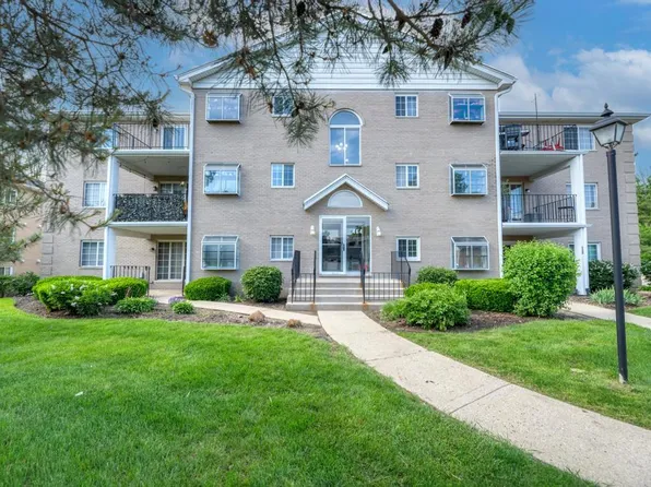 464 S President St APT 101, Carol Stream, IL 60188