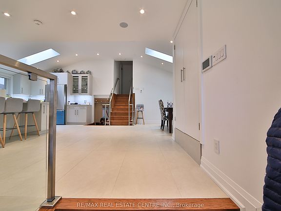 5th image of 3158 Valmarie Ave