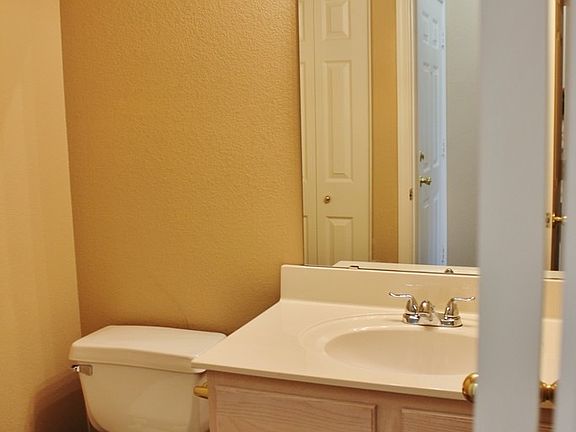 Downstairs 1/2 Bathroom