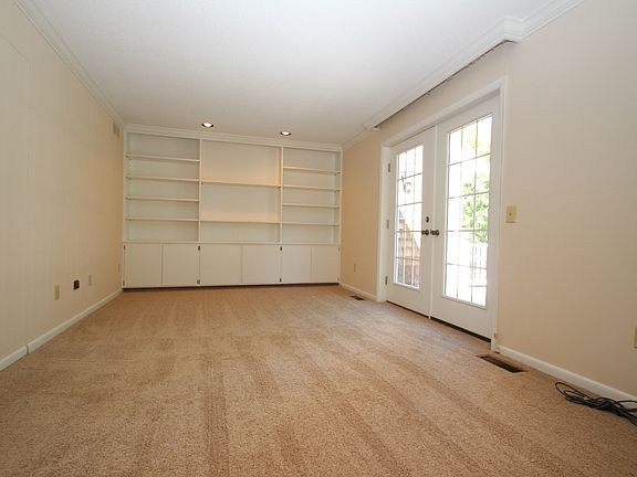 5th image of 71 Stonington Dr