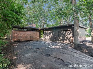 2263 Holliday Dr SW, Wyoming, MI 49519