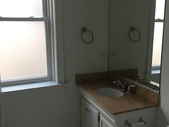 4th image of 3759 N Wilton Ave #3D