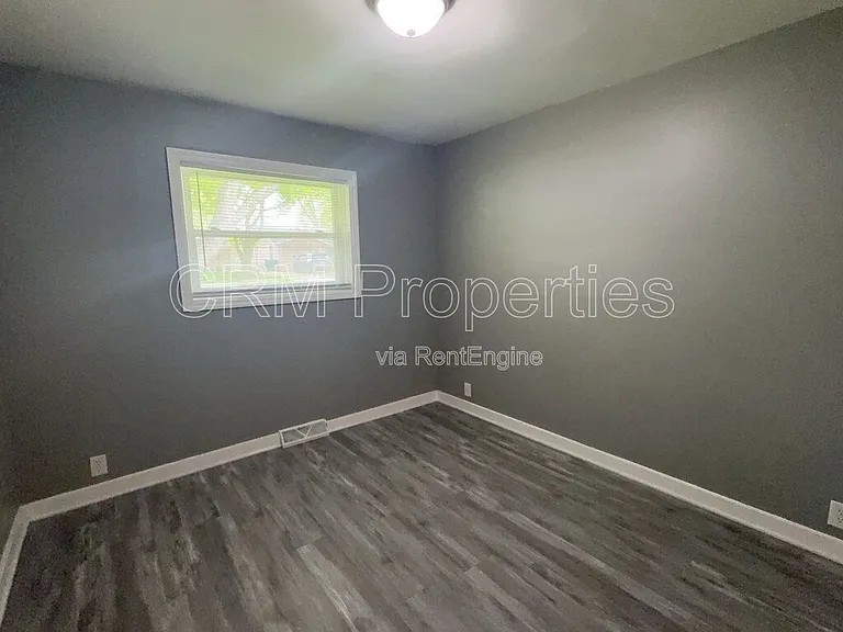 3413 N Milton St — Photo 18