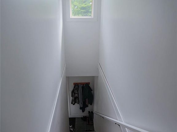 4th image of 1228 Howard Dr