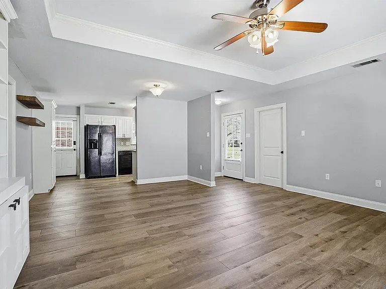 18152 Woodhaven Dr — Photo 3