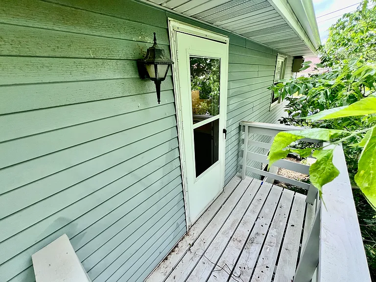 3179 Ridgeway Ave — Photo 4