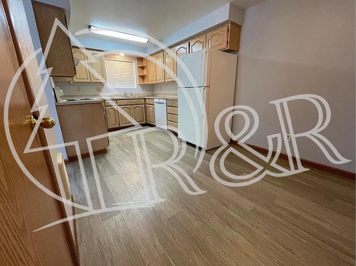 3 bed, 1.5 bath, 1310 sqft, $2,095 — Photo 3