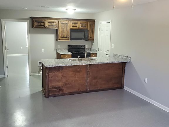 2nd image of 2420 Mary St