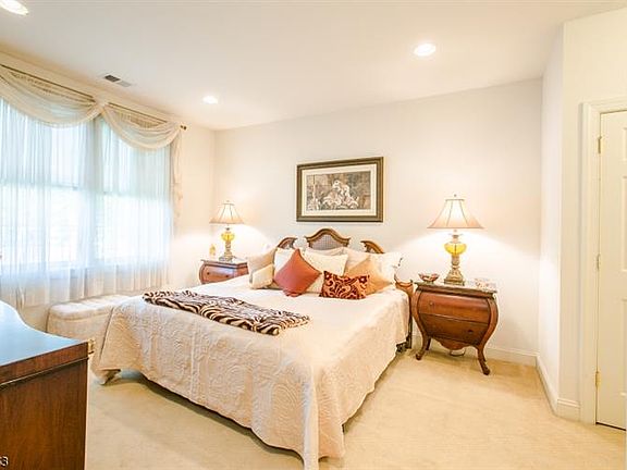 5th image of 152 Victoria Dr #152