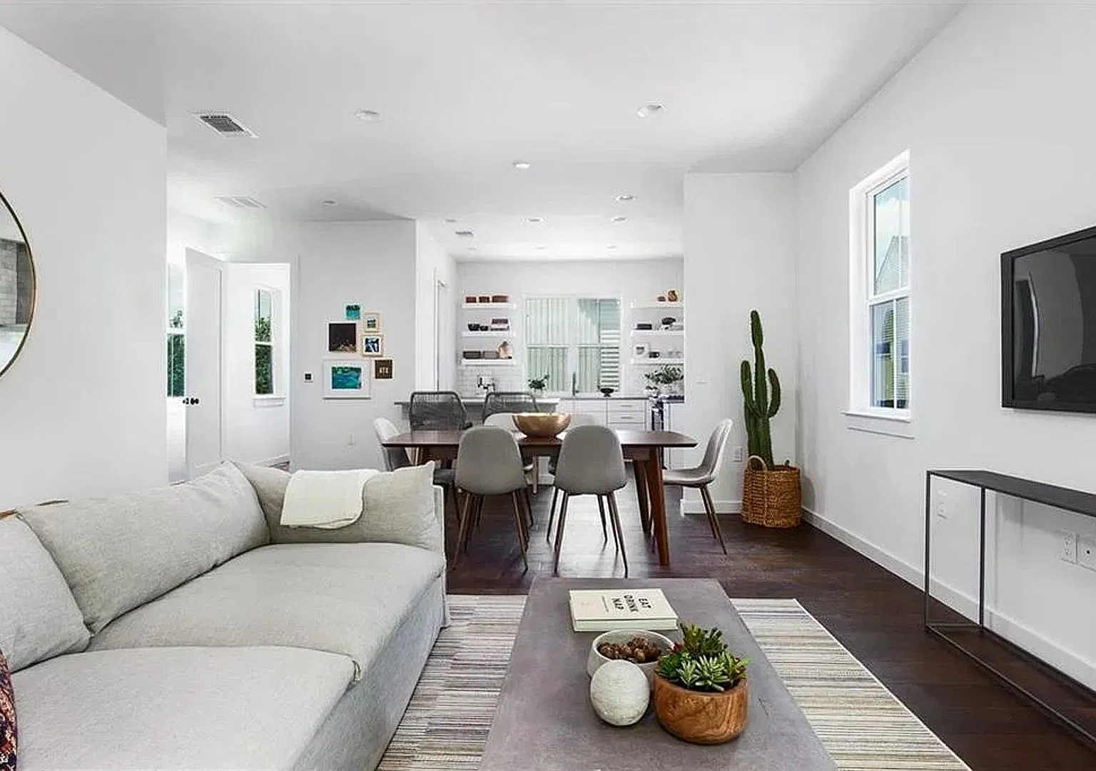 Modern Austin Retreat: Stylish Home Featuring a Private Heated Cowboy Pool & Deck — Photo 4