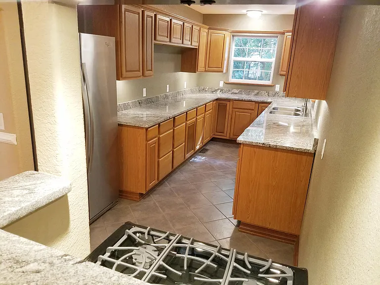 121 S University Ave — Photo 8
