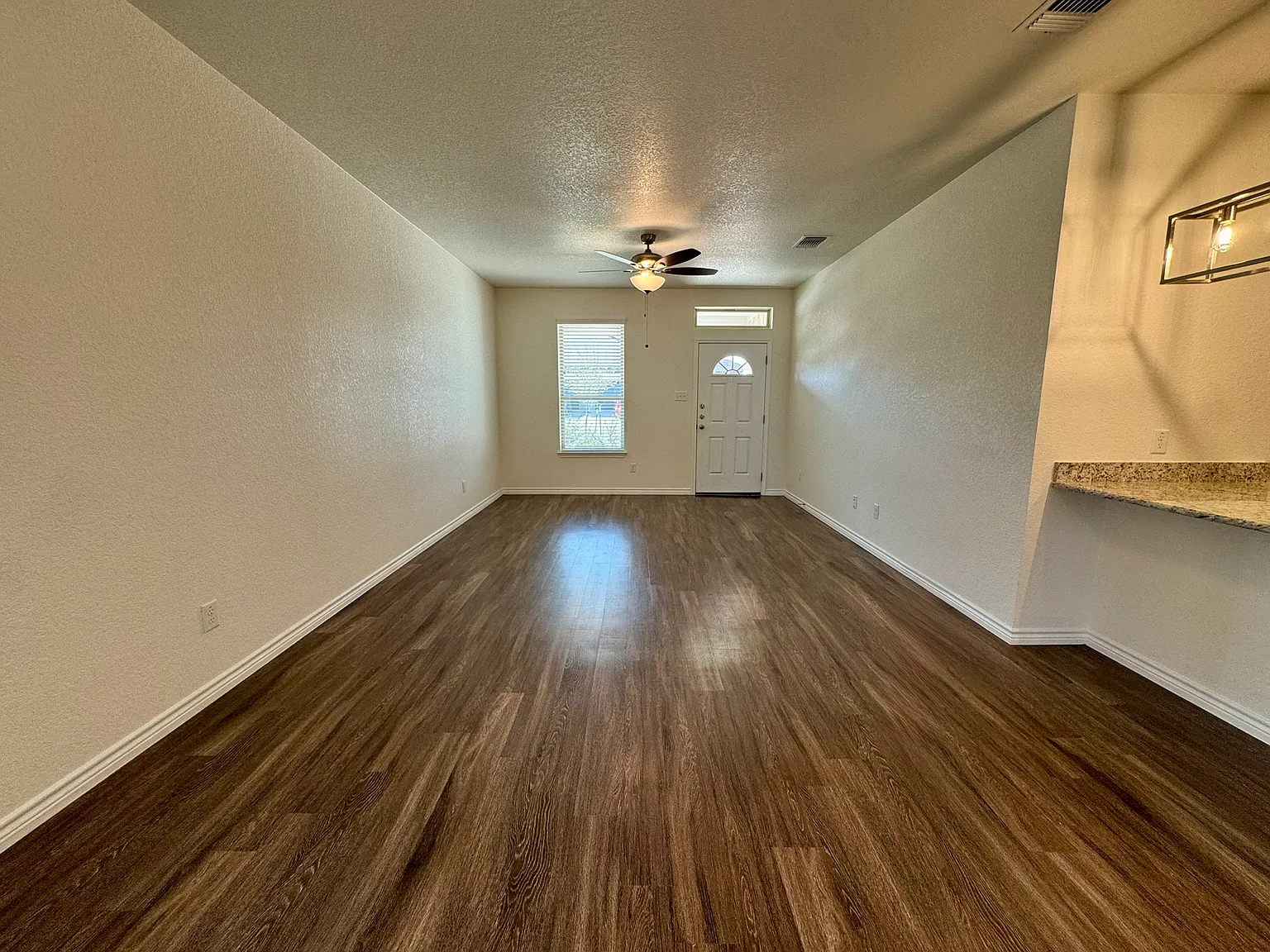 3 bed, 1279 sqft, $1,695 — Photo 3