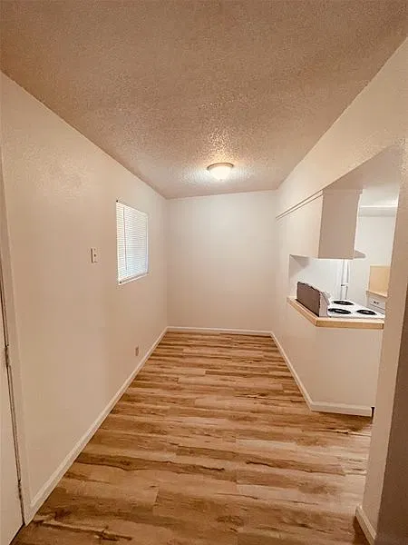 2 bed, 1.0 bath, 720 sqft, $1,095 — Photo 3