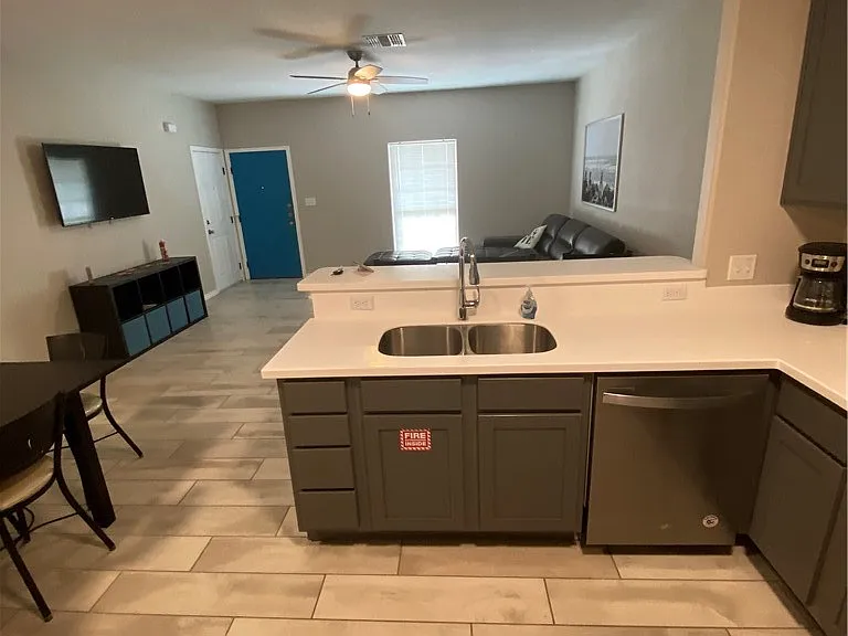 706 Military Dr — Photo 5