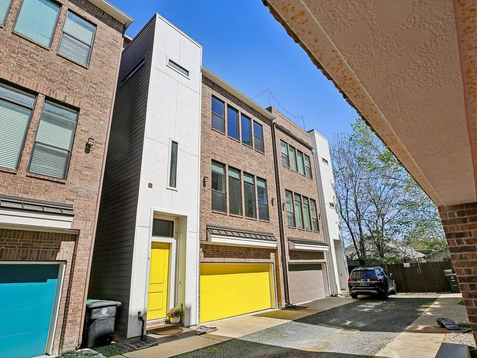 3 bed, 3.5 bath, 2125 sqft, $2,500 — Photo 3